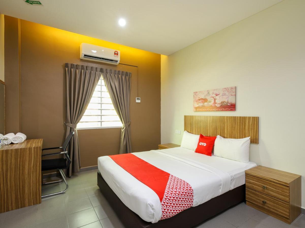 OYO 89839 Riaz Hotel Malacca Buitenkant foto
