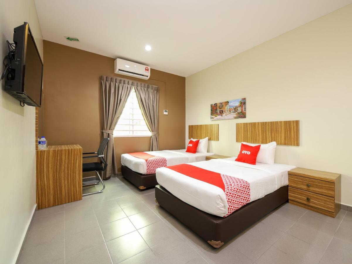 OYO 89839 Riaz Hotel Malacca Buitenkant foto
