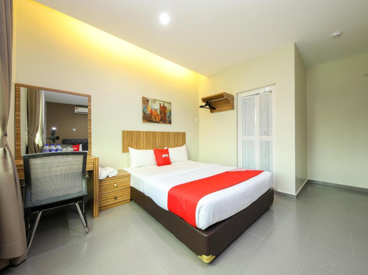 OYO 89839 Riaz Hotel Malacca Buitenkant foto