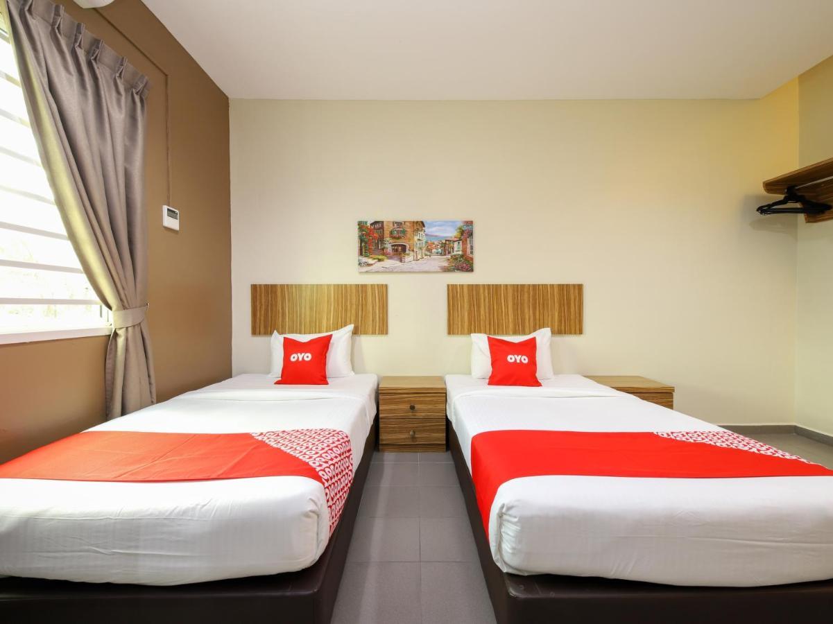 OYO 89839 Riaz Hotel Malacca Buitenkant foto